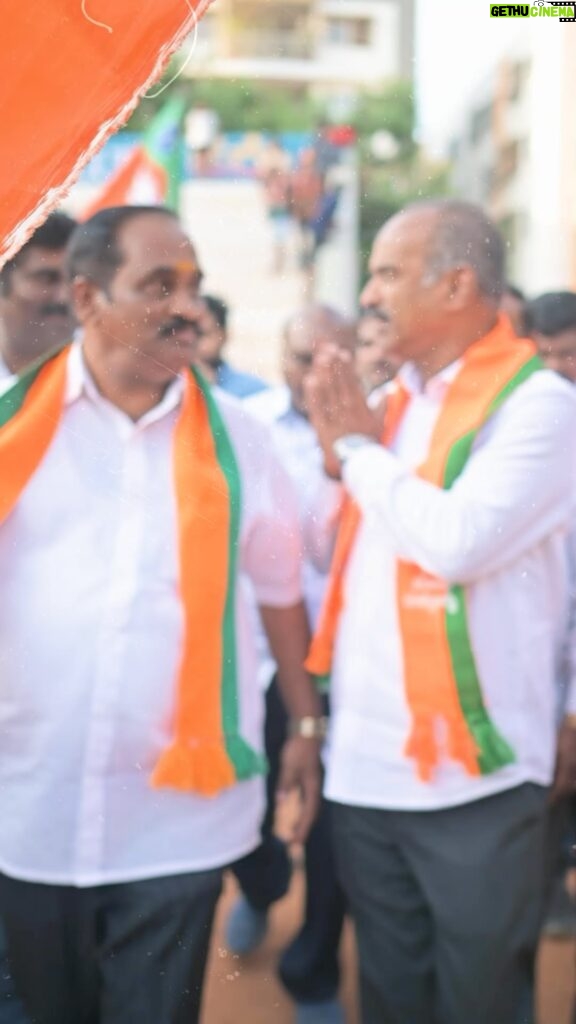 Sumalatha Instagram - Grateful to MP Smt. @sumalathaamarnath for joining the massive roadshow in Jogupalya, Shantinagar. #PCMohan #BengaluruCentral #BJP4BengaluruCentral #BJPWaveInBengaluru #PCMohan4BengaluruCentral #PCMohanOnceAgain #PCMohanMattomme #AbkiBaar400Paar