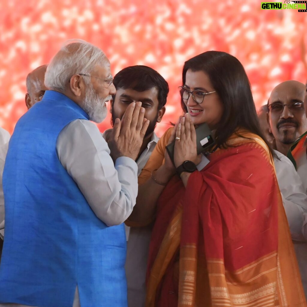 Sumalatha Instagram - I am grateful for the support and blessings of Prime Minister Shri @narendramodi avaru. Over the past five years, as the MP from Mandya, the support and cooperation from PM Shri Narendra Modi-led government has been immense. I had the opportunity to express my gratitude yesterday. I pledge to continue striving for the development of our punyabhoomi blessed by Kaveri and Chamundeshwari Amma, serving the people of our Mandya. Let’s support #ModiAgainIn2024 for furthering the progress of our nation. #ModiGuarantee #ModiAgainIn2024 #NammaMandya #ViksitBharat