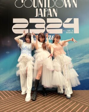 Sumire Yoshida Instagram - .
SILENT SIREN再始動一発目のステージ、CDJ来てくれたみんな本当にありがとう🥰♥️会場は超満員‼
しかも今日は私の誕生日！！一生忘れられない誕生日になった😭🩷🎂🫶🏻
️
2年ぶりのライブ、4年ぶりのCDJ、声出しライブも4年ぶりで感情どうなっちゃうんだろうと思ってたけど無事爆発しました😭🫶🏻✨
生きている感じがした・・・ やっぱバンド最高！！

本当にまた始まったんだなって感じ！

サイサイを絶対にまもっていかなきゃってずっとずっと思っていてやっと再始動できて、今日ステージに立った時、本当にサイサイを信じて守ってくれていたのはファンのみんなだと思ったよ。本当にありがとう 🩷

そして再始動でまた集まってくれたチームサイサイ。
記念すべき再始動一発目のサポートをしてくれた岸波ちゃん。

皆んながいてくれて今日が迎えられました🥹🫶🏻
本当に幸せだ😭♥️

今年大きな手術を受けてどうなっちゃうのか、生きた心地がしない日々が続いたけどまたステージに立つ日を目標にリハビリもしてきた。支えてくれたメンバーやチームにはとても感謝している🥹💕
生きててよかったなぁ〜まじで‼️‼️‼️‼️‼️命をかけてサイサイするしステージでは死ぬ気でライブする！

そしてサイサイからお知らせ📢♥️
(年明けに新曲リリース、そしてツアーやっちゃうよ！)

SILENT SIREN LIVE TOUR 2024
　「I’m Home」
2024年4月6日(土) 名古屋ボトムライン
2024年4月13日(土) 福島HIPSHOT JAPAN
2024年4月20日(土) Zepp DiverCity（TOKYO)

うちらのターンが来たんじゃないの！！
今の私たちと一緒に音楽で遊ぼう🫶🏻🩷会いに来てね🥰

#サイサイ #SILENTSIREN
