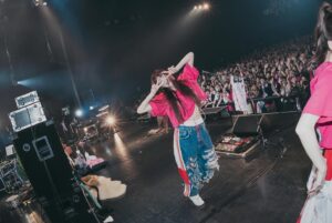 Sumire Yoshida Instagram - 私の人生ほんとドラマティックだわ〜🎸❤️

#バンドやってるわたし
#波瀾万丈
#SILENTSIREN #サイサイ

📸 @okkytree