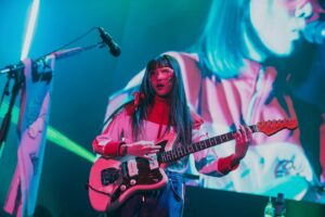 Sumire Yoshida Instagram - 私の人生ほんとドラマティックだわ〜🎸❤️

#バンドやってるわたし
#波瀾万丈
#SILENTSIREN #サイサイ

📸 @okkytree