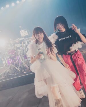 Sumire Yoshida Instagram - .
SILENT SIREN再始動一発目のステージ、CDJ来てくれたみんな本当にありがとう🥰♥️会場は超満員‼
しかも今日は私の誕生日！！一生忘れられない誕生日になった😭🩷🎂🫶🏻
️
2年ぶりのライブ、4年ぶりのCDJ、声出しライブも4年ぶりで感情どうなっちゃうんだろうと思ってたけど無事爆発しました😭🫶🏻✨
生きている感じがした・・・ やっぱバンド最高！！

本当にまた始まったんだなって感じ！

サイサイを絶対にまもっていかなきゃってずっとずっと思っていてやっと再始動できて、今日ステージに立った時、本当にサイサイを信じて守ってくれていたのはファンのみんなだと思ったよ。本当にありがとう 🩷

そして再始動でまた集まってくれたチームサイサイ。
記念すべき再始動一発目のサポートをしてくれた岸波ちゃん。

皆んながいてくれて今日が迎えられました🥹🫶🏻
本当に幸せだ😭♥️

今年大きな手術を受けてどうなっちゃうのか、生きた心地がしない日々が続いたけどまたステージに立つ日を目標にリハビリもしてきた。支えてくれたメンバーやチームにはとても感謝している🥹💕
生きててよかったなぁ〜まじで‼️‼️‼️‼️‼️命をかけてサイサイするしステージでは死ぬ気でライブする！

そしてサイサイからお知らせ📢♥️
(年明けに新曲リリース、そしてツアーやっちゃうよ！)

SILENT SIREN LIVE TOUR 2024
　「I’m Home」
2024年4月6日(土) 名古屋ボトムライン
2024年4月13日(土) 福島HIPSHOT JAPAN
2024年4月20日(土) Zepp DiverCity（TOKYO)

うちらのターンが来たんじゃないの！！
今の私たちと一緒に音楽で遊ぼう🫶🏻🩷会いに来てね🥰

#サイサイ #SILENTSIREN