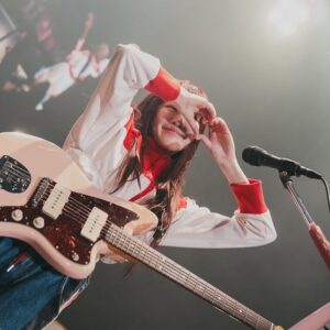 Sumire Yoshida Instagram - 私の人生ほんとドラマティックだわ〜🎸❤️

#バンドやってるわたし
#波瀾万丈
#SILENTSIREN #サイサイ

📸 @okkytree