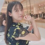 Sumire Uesaka Instagram - もくようび〜！ 皆さま、すこやかにお過ごしですか？ タイでの散策中に行ったおしゃれなカフェで、メイクさんがお写真をとってくれたものたちです！おいアイス食わねぇか…(｀°ω°´) アイコンサイアムという大きな施設、感動的な楽しさでした！隅々まで見てまわりたかった〜っ！ それでは皆さま、本日もすこやかにまいりましょう〜っ！ #上坂すみれ