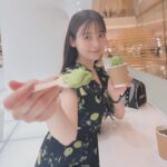 Sumire Uesaka Instagram - もくようび〜！ 皆さま、すこやかにお過ごしですか？ タイでの散策中に行ったおしゃれなカフェで、メイクさんがお写真をとってくれたものたちです！おいアイス食わねぇか…(｀°ω°´) アイコンサイアムという大きな施設、感動的な楽しさでした！隅々まで見てまわりたかった〜っ！ それでは皆さま、本日もすこやかにまいりましょう〜っ！ #上坂すみれ