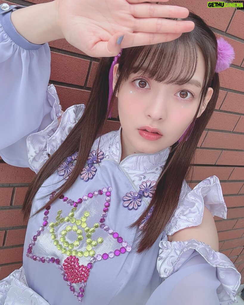 Sumire Uesaka Instagram - かようび〜！ みなさま、すこやかにお過ごしですかっ？ キンスパのお衣装お写真です〜！ 1日目はお団子カバー、2日目はツインテールでしたっ！ キンスパ、あらためて本当に途方もない歴史的なお祭りでした…！！！！ アニソンの歴史、ライブの感動、素敵なものがたくさんつまった、愛しかない空間に、自分もアーティストとして並ばせていただいていることが…夢のような、不思議なような、誇らしいような！本当に、ありがとうございますっ！ またこんな幸福なステージに立てる日まで…ますます、がんばりますねっ！ 9月のベストツアーもぜひぜひよろしくお願いしますっ！ アーティストのみなさまとの想い出お写真もまたのせますね〜っ！ それでは皆さま、今週もすこやかにまいりましょうね〜っ！ #上坂すみれ