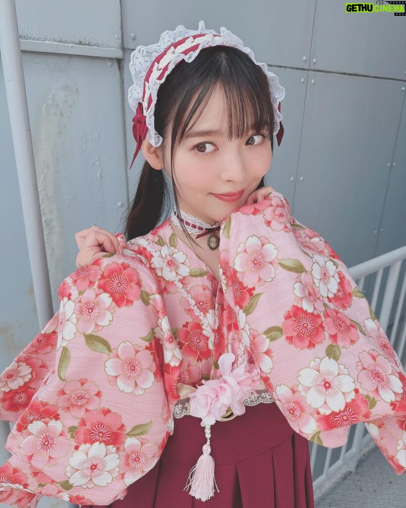 Sumire Uesaka Instagram - もくようび〜！ そして、こんにちは4月っ！！ 皆さま、すこやかにお過ごしでしょうか？ 新生活が始まったぞー！という方もたくさんいらっしゃると思います！いろいろ覚えたり慣れたりするのは…大変…！疲れる…！そんな生活に立ち向かっているあなたはなんて……偉大なんだ……！！！ 偉大な同志に乾杯！！！！！ ちょっと遅れてしまいましたが、「ディア・パンタレイ」リリース大阪のお洋服オフショットです！ 本当にお天気がよかった〜！名古屋から大阪へこのお洋服で移動していたので、道中の様子も載せておきますね！ あらためて、4月も素敵に楽しくすこやかに、まいりましょうねっ！ #上坂すみれ 衣装　@natsu_no_mizu ヘアメイク　@hana.freelancehm