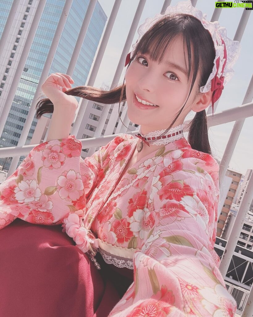 Sumire Uesaka Instagram - もくようび〜！ そして、こんにちは4月っ！！ 皆さま、すこやかにお過ごしでしょうか？ 新生活が始まったぞー！という方もたくさんいらっしゃると思います！いろいろ覚えたり慣れたりするのは…大変…！疲れる…！そんな生活に立ち向かっているあなたはなんて……偉大なんだ……！！！ 偉大な同志に乾杯！！！！！ ちょっと遅れてしまいましたが、「ディア・パンタレイ」リリース大阪のお洋服オフショットです！ 本当にお天気がよかった〜！名古屋から大阪へこのお洋服で移動していたので、道中の様子も載せておきますね！ あらためて、4月も素敵に楽しくすこやかに、まいりましょうねっ！ #上坂すみれ 衣装　@natsu_no_mizu ヘアメイク　@hana.freelancehm