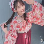 Sumire Uesaka Instagram - もくようび〜！ そして、こんにちは4月っ！！ 皆さま、すこやかにお過ごしでしょうか？ 新生活が始まったぞー！という方もたくさんいらっしゃると思います！いろいろ覚えたり慣れたりするのは…大変…！疲れる…！そんな生活に立ち向かっているあなたはなんて……偉大なんだ……！！！ 偉大な同志に乾杯！！！！！ ちょっと遅れてしまいましたが、「ディア・パンタレイ」リリース大阪のお洋服オフショットです！ 本当にお天気がよかった〜！名古屋から大阪へこのお洋服で移動していたので、道中の様子も載せておきますね！ あらためて、4月も素敵に楽しくすこやかに、まいりましょうねっ！ #上坂すみれ 衣装　@natsu_no_mizu ヘアメイク　@hana.freelancehm