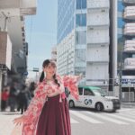 Sumire Uesaka Instagram - もくようび〜！ そして、こんにちは4月っ！！ 皆さま、すこやかにお過ごしでしょうか？ 新生活が始まったぞー！という方もたくさんいらっしゃると思います！いろいろ覚えたり慣れたりするのは…大変…！疲れる…！そんな生活に立ち向かっているあなたはなんて……偉大なんだ……！！！ 偉大な同志に乾杯！！！！！ ちょっと遅れてしまいましたが、「ディア・パンタレイ」リリース大阪のお洋服オフショットです！ 本当にお天気がよかった〜！名古屋から大阪へこのお洋服で移動していたので、道中の様子も載せておきますね！ あらためて、4月も素敵に楽しくすこやかに、まいりましょうねっ！ #上坂すみれ 衣装　@natsu_no_mizu ヘアメイク　@hana.freelancehm