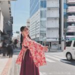 Sumire Uesaka Instagram - もくようび〜！ そして、こんにちは4月っ！！ 皆さま、すこやかにお過ごしでしょうか？ 新生活が始まったぞー！という方もたくさんいらっしゃると思います！いろいろ覚えたり慣れたりするのは…大変…！疲れる…！そんな生活に立ち向かっているあなたはなんて……偉大なんだ……！！！ 偉大な同志に乾杯！！！！！ ちょっと遅れてしまいましたが、「ディア・パンタレイ」リリース大阪のお洋服オフショットです！ 本当にお天気がよかった〜！名古屋から大阪へこのお洋服で移動していたので、道中の様子も載せておきますね！ あらためて、4月も素敵に楽しくすこやかに、まいりましょうねっ！ #上坂すみれ 衣装　@natsu_no_mizu ヘアメイク　@hana.freelancehm
