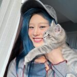 Sumitra Duangkaew Instagram - Mama love u 💙🤏🏻🐈🐈‍⬛ @lukshin.moodengg