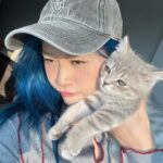 Sumitra Duangkaew Instagram - Mama love u 💙🤏🏻🐈🐈‍⬛ @lukshin.moodengg