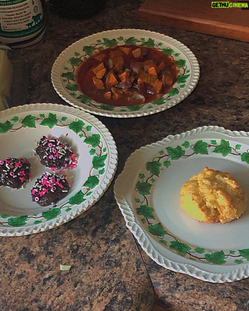 Summer Fontana Instagram - As per high recommendation, for my food part of my school project…I made Brazilian Roasted Vegetable Feijoada, Pao de Queijo, and Brigadeiro, (we ran out of chocolate sprinkles so did a little ✨improvising✨ with the xoxo sprinkles) I’m no chef, but lemme say this meal is bomb!! Special thanks to @summers_mom1 for chopping the veggies and much more ;) Have a great night guys!!!