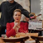 Sumru Yavrucuk Instagram - İnsan bir kere birine geç kalır Sonra da bir daha acele etmez artık… Bu sahneyi çekerken tam da bu an aklımdan geçen 🎬