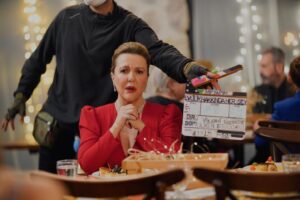 Sumru Yavrucuk Instagram - İnsan bir kere birine geç kalır
Sonra da bir daha acele etmez artık…
Bu sahneyi çekerken tam da bu an aklımdan geçen 🎬