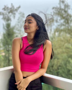 Sunerah Binte Kamal Instagram - I have no energy for hate.
I either love you, wish you well or hope you heal. 🌸

📸 @sarahalamanya