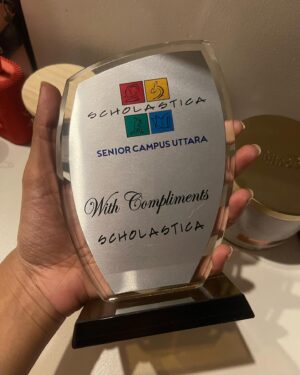 Sunerah Binte Kamal Instagram - It’s truly been an honour attending my school Scholastica’s annual function as a guest. I can’t really explain how I felt. I used to perform on this stage, this place taught me everything. The place where I grew to be the person I am today. A memorable school day! Do you know how it feels when your teachers tell you that they are proud of you? 🥹
Thank you Scholastica. Quite an emotional journey. 🙏♥️

Wearing @audriana_exclusives
#scholastican