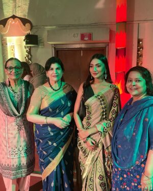 Sunerah Binte Kamal Instagram - It’s truly been an honour attending my school Scholastica’s annual function as a guest. I can’t really explain how I felt. I used to perform on this stage, this place taught me everything. The place where I grew to be the person I am today. A memorable school day! Do you know how it feels when your teachers tell you that they are proud of you? 🥹
Thank you Scholastica. Quite an emotional journey. 🙏♥️

Wearing @audriana_exclusives
#scholastican
