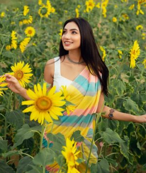 Sunerah Binte Kamal Instagram - Eid Mubarak 🌙🌻🤍

📸 @purnophotographyofficial