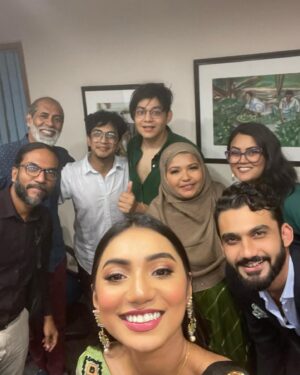 Sunerah Binte Kamal Instagram - It’s truly been an honour attending my school Scholastica’s annual function as a guest. I can’t really explain how I felt. I used to perform on this stage, this place taught me everything. The place where I grew to be the person I am today. A memorable school day! Do you know how it feels when your teachers tell you that they are proud of you? 🥹
Thank you Scholastica. Quite an emotional journey. 🙏♥️

Wearing @audriana_exclusives
#scholastican