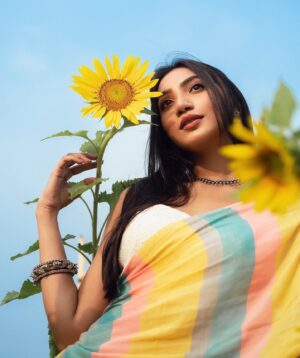Sunerah Binte Kamal Instagram - Eid Mubarak 🌙🌻🤍

📸 @purnophotographyofficial