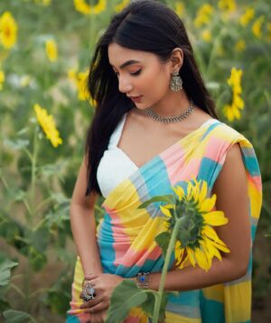 Sunerah Binte Kamal Instagram - Eid Mubarak 🌙🌻🤍

📸 @purnophotographyofficial