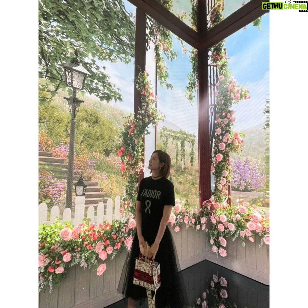 Sung Yu-ri Instagram - 🌺🌺🌺