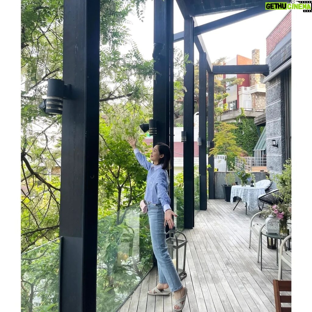 Sung Yu-ri Instagram - 라일락 향이 가득했던 어느 멋진 날🤍