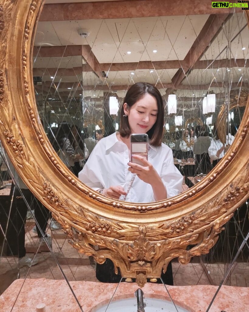 Sung Yu-ri Instagram - 낮에도 밤에도 예쁜 곳