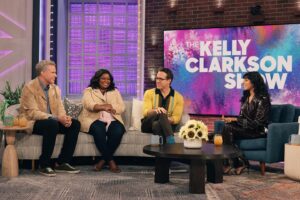 Sunita Mani Instagram - It was unreal getting to host The Kelly Clarkson Show. Here’s my range, in full blackout (see: last slide), scream-laughing re: SPIRITED with the loveliest guests-cast @octaviaspencer @vancityreynolds and Will Ferrell

Thank you for having me @kellyclarksonshow it was a BLAST 🤘🏽