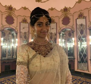Sunita Mani Instagram - BRIDGERTON SEASON 2.5 UNCUT RAW DOG SQUIRT 🤘🏽No, it’s perfect bts of @everythingeverywheremovie 
Go to the theatre and seeee hot doggies in action 🌸🌸🌸

You call me, Daniels. I come running. #everythingeverywhere