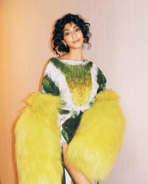 Sunita Mani Instagram - PRESS LOOK 2 // HIDING AN ENGINEER DEGREE
1. I don’t wanna draw up plans for a bridge 
2. Oh come on, the bridge can wait
3. What bridge?