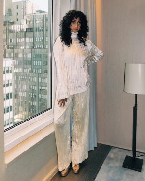 Sunita Mani Instagram - PRESS LOOK 1 // AFFAIR WITH CROISSANT
1. Making it official!
2. Vacationing!
3. Doing long distance!
4. Fighting!
5. Reunited!

All before THE TODAY SHOW! Wouldn’t have been possible w/o Stylist: @sarahslutsky 
Makeup: @kirinstagram 
Hair: @seijinyc 
Creative director: 🥐