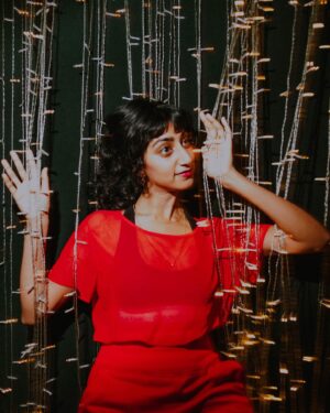 Sunita Mani Instagram - When u ask me to do a tight 10 ⛑
.
.
.
.
Diwali Party @bellhouseny // Photos we j’adore by @bridgetbadore ❤️