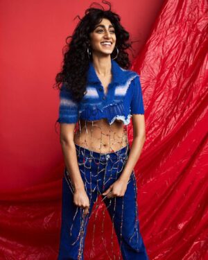 Sunita Mani Instagram - THANK YOU SO MUCH BUST MAG for featuring me in your Spring ‘23 issue. ILY! Incredible time in the studio with these artists 🪺
Photographed by Nadya Wasylko
Styled by Marisa Ellison
M/U by Theo Kogan
Hair by Amy Farid
Set Design by Lisa Lee
Creative Director Laurie Henzel
Shot in @shiostudio