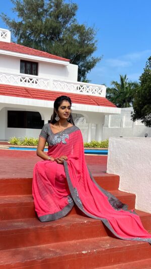 Sunitha Srinivasan Instagram - 💕….
#somethingsomething #vibes #like #feeling #trending #instagram #reelsinstagram #suntv #thalatu #serial #actor