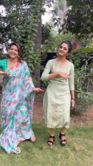 Sunitha Srinivasan Instagram - Trending reels with this sweetie girl Roja 

#trendingreels #trending #rojaserial #sakshi and #roja #with #ranjidhame