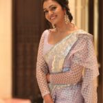 Sunitha Srinivasan Instagram - Pic: @thinkstudiosindia Costume @chitras_fashion_rentaldress Makeup @rinkymakeup_artist Hairstyle @mahi_hairstyliz Thanks to all #sunithasrinivasan #zeetamil #zeeawards #trending #viral #pic #picoftheday #instagram #✨#annaserial #rathna