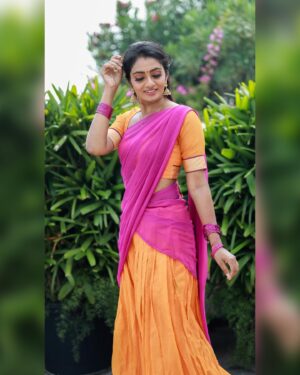 Sunitha Srinivasan Instagram - 💗💗💗
@ranjini_makeupartistry
@friendsfries_photography thank you all

#suntv