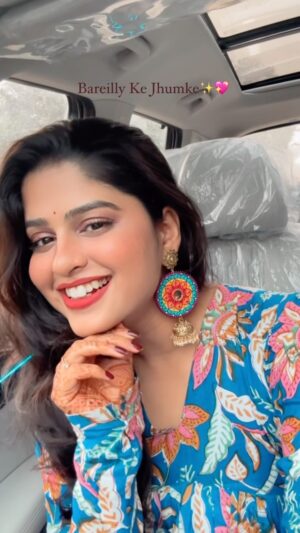 Sunmeera Nagesh Instagram - Bareilly ke Jhumke From:
@tooartisticmandalas 💕
Outfit: @shubhclothing ✨