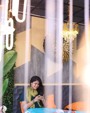 Sunmeera Nagesh Instagram - With the Beautiful Collections at @decobeehomes ✨
Picture Credit: @nigamanandaphotography
.
.
.
#Bhubaneswar #decobeehomes #megastore#bestprices#Explorepage#Featured