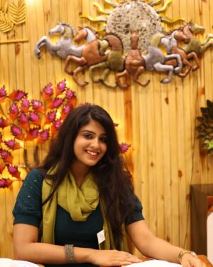 Sunmeera Nagesh Instagram - With the Beautiful Collections at @decobeehomes ✨
Picture Credit: @nigamanandaphotography
.
.
.
#Bhubaneswar #decobeehomes #megastore#bestprices#Explorepage#Featured