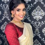 Sunmeera Nagesh Instagram - Rang jo lagyo re ❤️❤️❤️ #makeupbysunilsaha ✨ . @sunmeera.nagesh