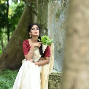 Sunmeera Nagesh Instagram - 🌧️✨
.
.
Credits: @makeupbysunilsaha @elegant_photo_graphy 
.
.
#Explorepage#Featured