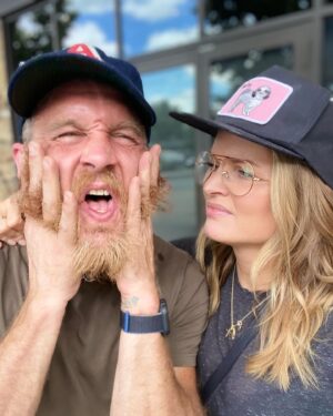 Sunny Mabrey Instagram - A series: Here we have @ethanembry noticing his beard not being sufficiently fluffy and then aggressively poofing the #%&$ out of it until he looks like a dirty ginger lumberjack. (Last beard hoorah before shaving it down to film more @graceandfrankie 🎉) ps we’re both rocking arugula in our teeth thanks a lot @sweetgreen