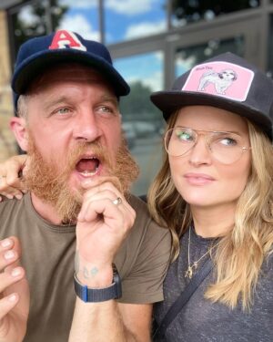Sunny Mabrey Instagram - A series: Here we have @ethanembry noticing his beard not being sufficiently fluffy and then aggressively poofing the #%&$ out of it until he looks like a dirty ginger lumberjack. (Last beard hoorah before shaving it down to film more @graceandfrankie 🎉) ps we’re both rocking arugula in our teeth thanks a lot @sweetgreen