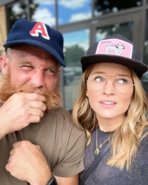 Sunny Mabrey Instagram - A series: Here we have @ethanembry noticing his beard not being sufficiently fluffy and then aggressively poofing the #%&$ out of it until he looks like a dirty ginger lumberjack. (Last beard hoorah before shaving it down to film more @graceandfrankie 🎉) ps we’re both rocking arugula in our teeth thanks a lot @sweetgreen