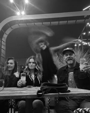 Sunny Mabrey Instagram - 𝒢𝑜𝑜𝒹 𝓉𝒾𝓂𝑒𝓈 𝓌𝒾𝓉𝒽 𝓉𝒽𝑒 𝒷𝑒𝓈𝓉 𝑜𝒻 𝒻𝓇𝒾𝑒𝓃𝒹𝓈 ♦️🖤♦️ LG’s visit really filled up my love tank ew what am I saying #butseriously #neededthat #perfectstorm #arehashtagsstillathing