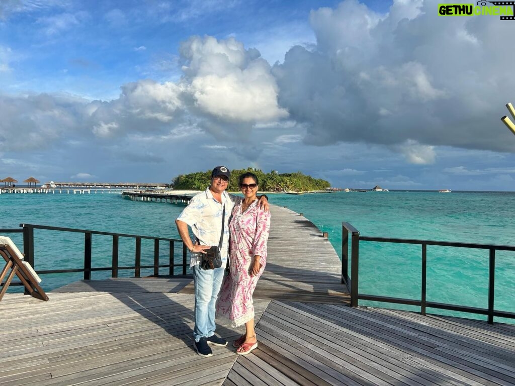 Supriya Pilgaonkar Instagram - Beautiful time in Maldives at @coco_resorts . 🏝️Thank you for getting us here Shriya and @pickyourtrail 💙Lovely hospitality and crystal clear water . Absolute peace🌊